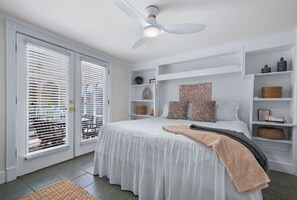 2 bedrooms, WiFi, bed sheets - Cork Ferry Cottage, water views, near multiple Phoebe Putney locations  (Cordele)