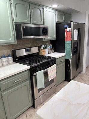 Private kitchen - Jennie May's Retreat offers a comfortable place to rest and recharge! (Enid)