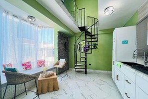 المنشأة من الداخل