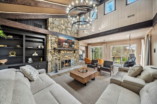 Luxury Oasis/Pool/Family Friendly/Boat/Pond/River