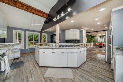 Luxury Oasis/Pool/Family Friendly/Boat/Pond/River