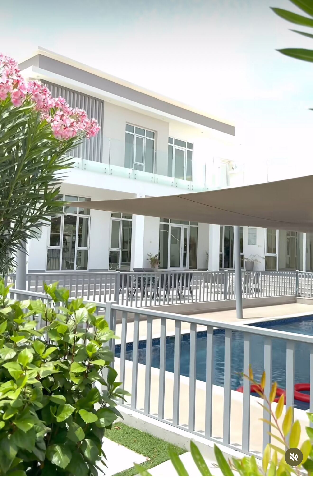 室外游泳池，恒温泳池