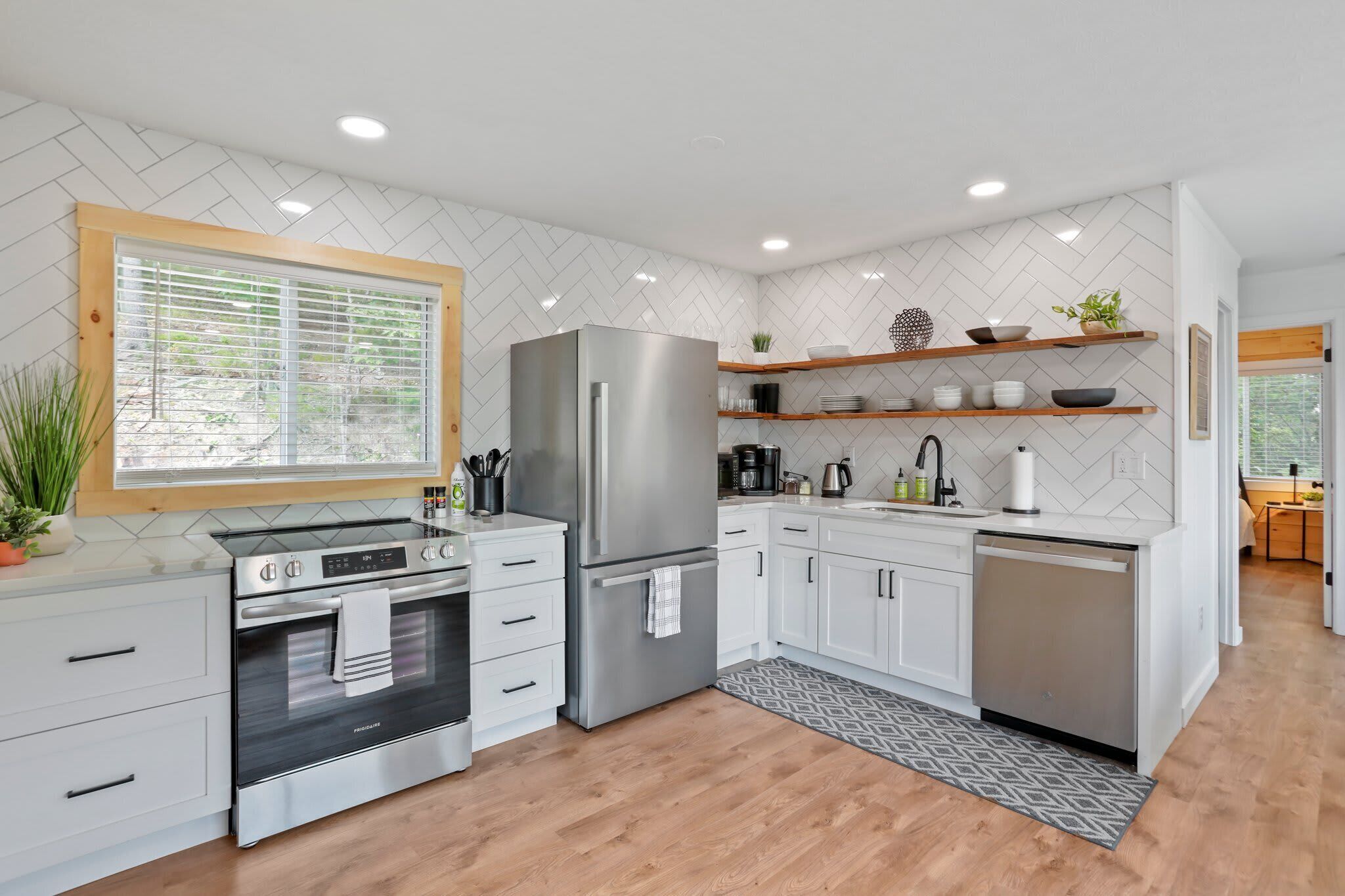 冰箱、微波炉、烤箱、炉灶