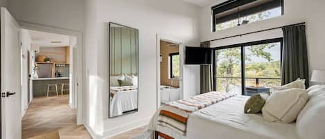 1 bedroom, desk, WiFi, bed sheets