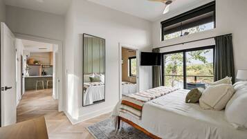 1 bedroom, desk, WiFi, bed sheets