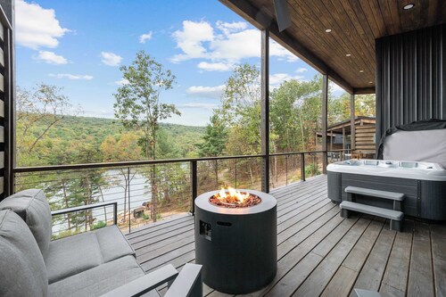 Romantic Mtn Retreat | Lake + Hot Tub at Exhale