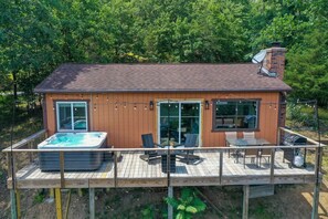 Terrace/patio - Starstone Chalet - Hot Tub! Mountain Views! (Broadway)