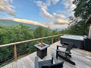Terrace/patio - Starstone Chalet - Hot Tub! Mountain Views! (Broadway)