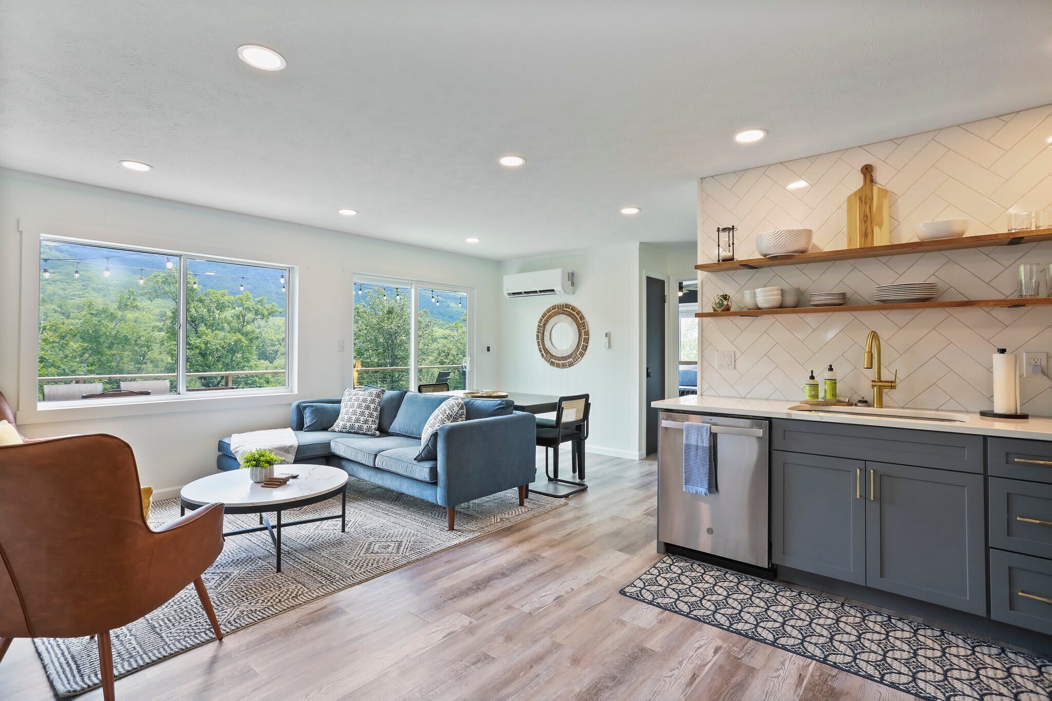 Fernseher, Kamin, Arbeitsbereiche