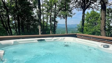 Tina de hidromasaje al aire libre