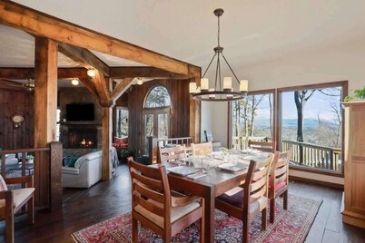Slopeside Chalet: Ski & Bike in/out+Views+Hot Tub