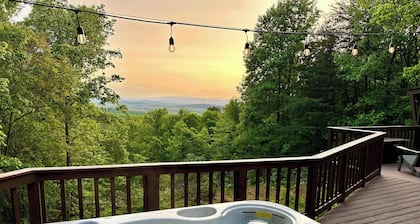 Sunset Views~HotTub~Fireplace~Mountain Escape