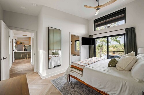 Lakeside Retreat w/ Hot Tub & Mtn Views at Exhale