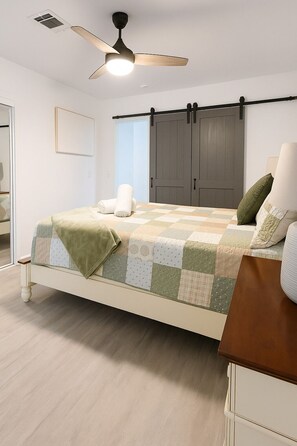 2 عدّة غرف نوم ومكواة/لوح كي وواي فاي مجانًا وملاءات أسرّة