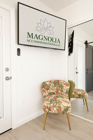 Interior - Modern Comfort Steps from FSU — Where Game Days Feel Like Getaways. (Tallahassee)