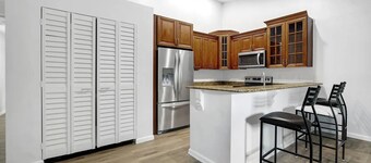 Charming Townhome Near Capitol | Private Fence