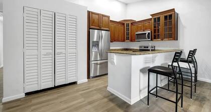 Charming Townhome Near Capitol | Private Fence