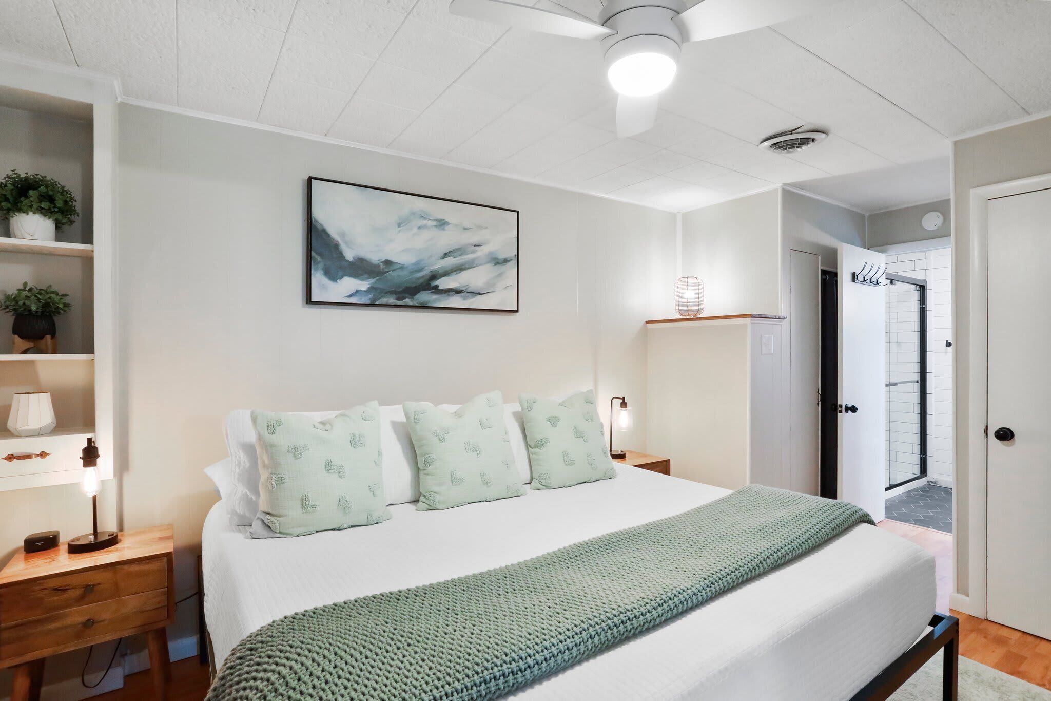 2 عدّة غرف نوم وواي فاي وملاءات أسرّة