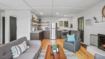 Fernseher, Kamin, Arbeitsbereiche