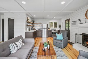 TV, peis og kontorer