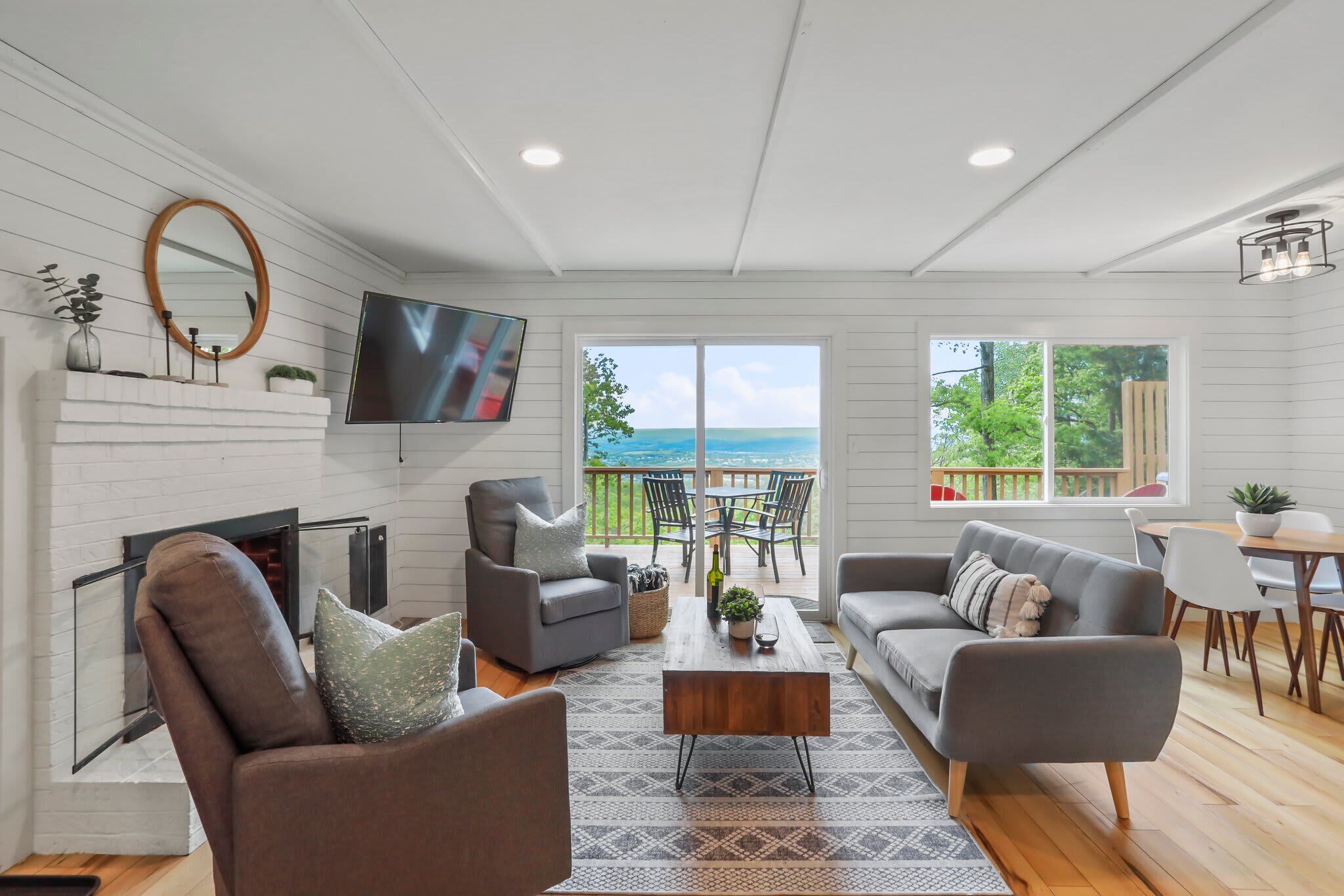 TV, fireplace, offices