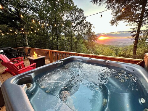 Mountain View Cabin~HotTub~Fireplace~King Bed