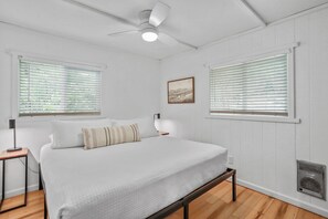 2 bedrooms, travel cot, WiFi, bed sheets