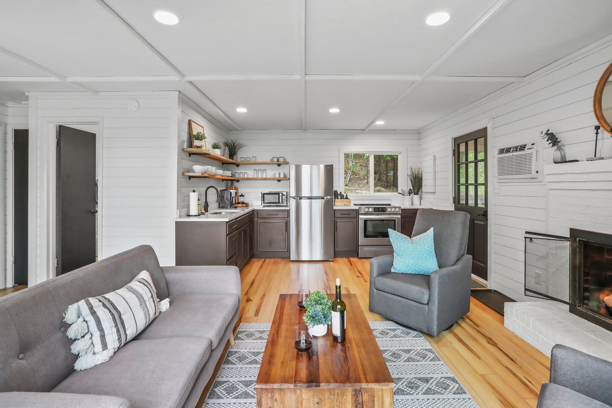 TV, fireplace, offices