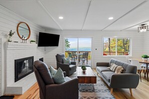 TV, fireplace, offices