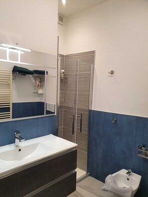 Hair dryer, towels, soap, toilet paper - Cozy apartment 5 minutes from Metro 1 (Milano)
