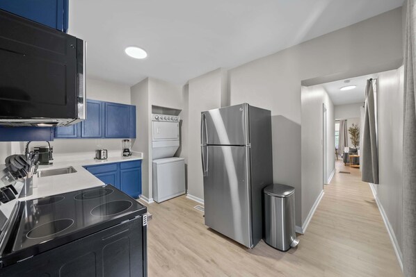 Apartment, 1 Queen Bed, Kitchen, Garden View (870–872 N Pearl872.5) | Private kitchen