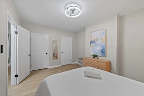 Apartment, 1 Queen Bed, Kitchen, Garden View (870–872 N Pearl872.5) | 1 bedroom, individually decorated, individually furnished