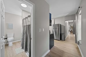 Apartment, 1 Queen Bed, Kitchen, Garden View (870–872 N Pearl872.5) | Interior