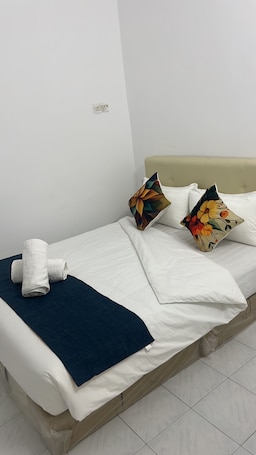 Sistema de insonorización, tabla de planchar con plancha y wifi gratis . Rest N Go CM