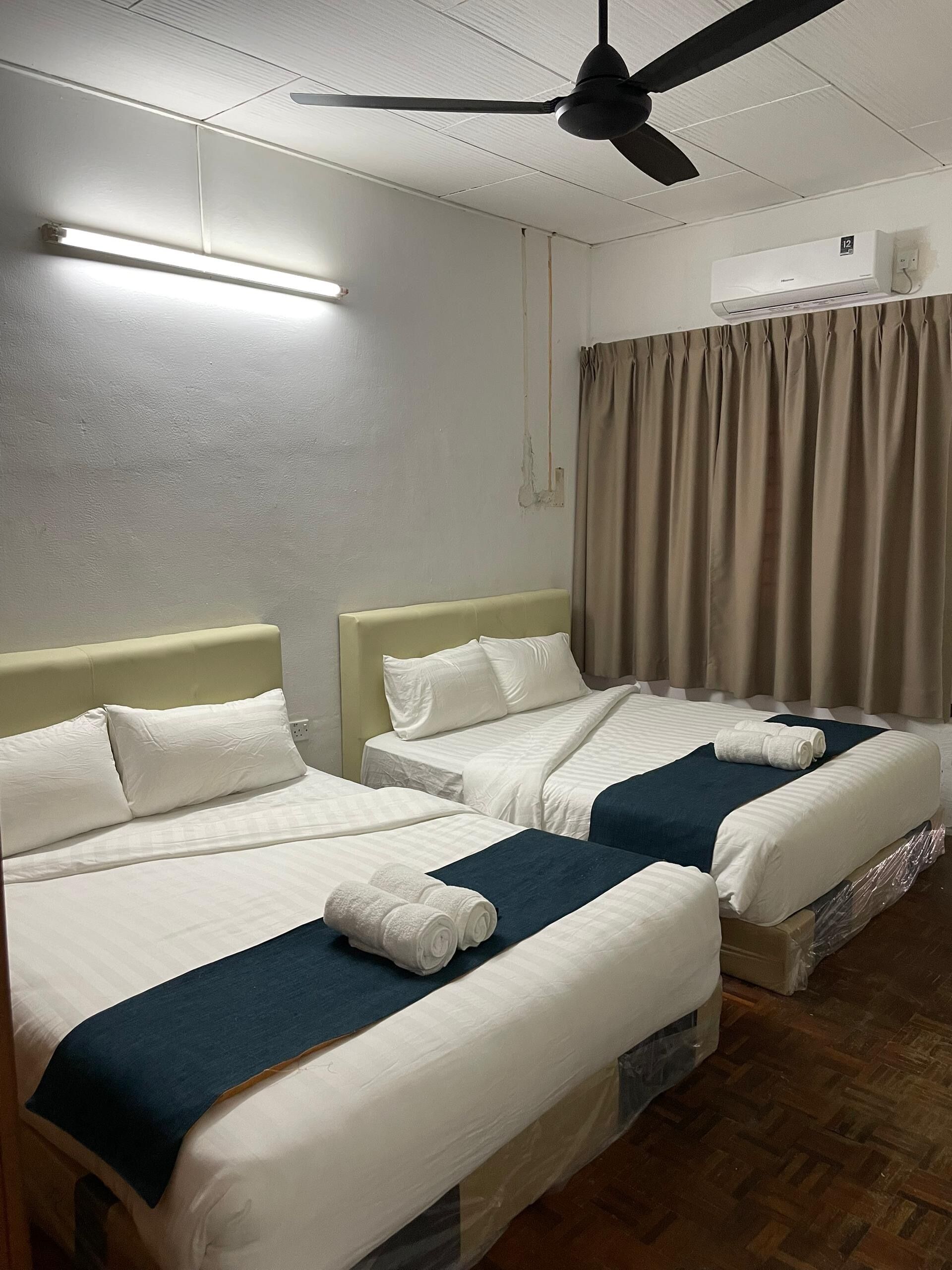 Habitación económica doble | Sistema de insonorización, tabla de planchar con plancha, wifi gratis