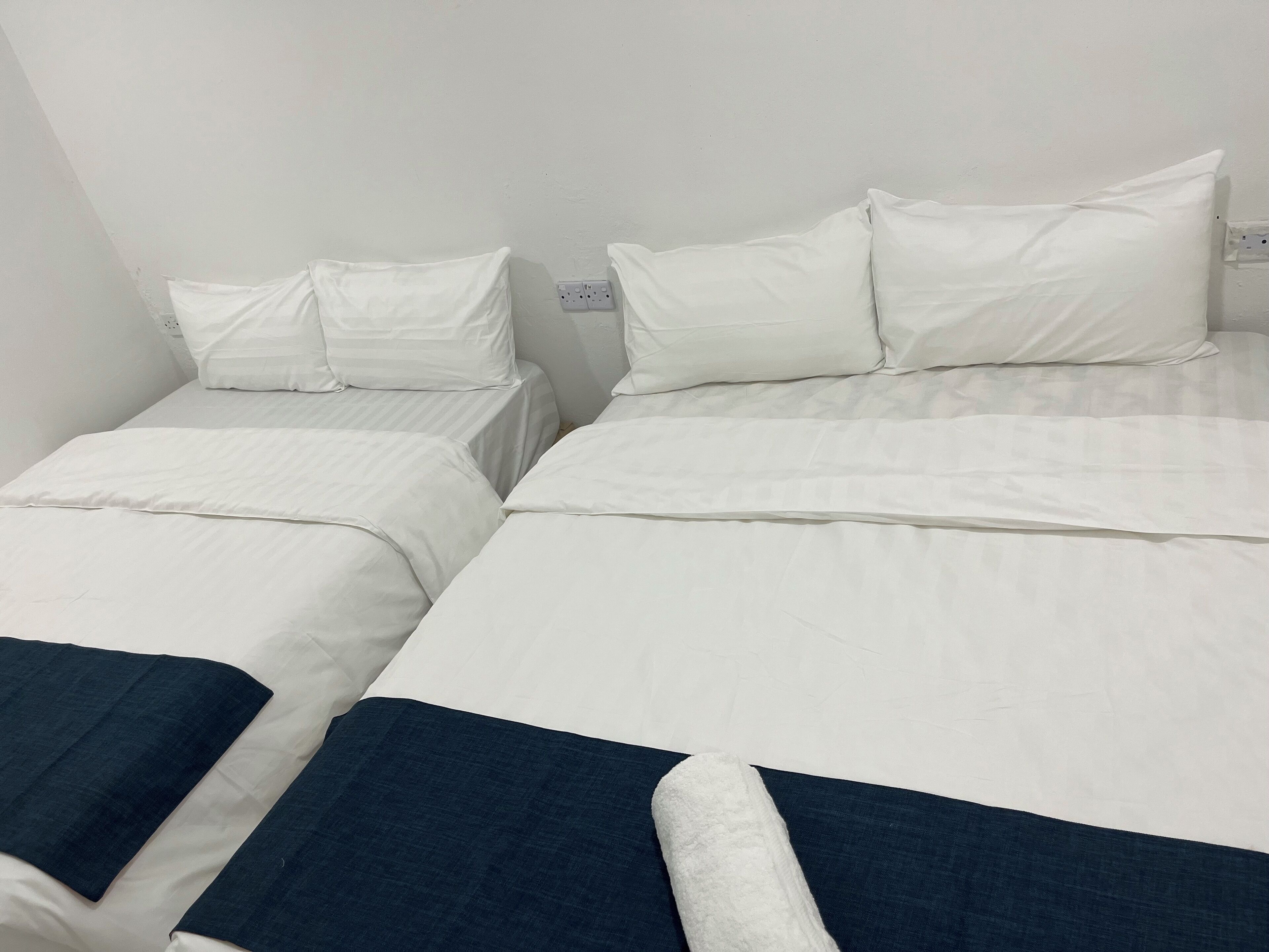 Habitación cuádruple familiar | Sistema de insonorización, tabla de planchar con plancha, wifi gratis
