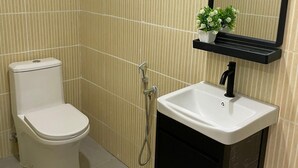 Economy Double Room | Bathroom - Rest N Go CM (Ipoh)