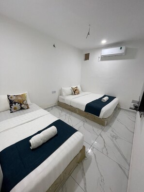 Economy Double Room | Soundproofing, iron/ironing board, free WiFi