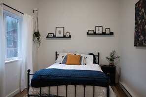 2 عدّة غرف نوم وواي فاي وملاءات أسرّة