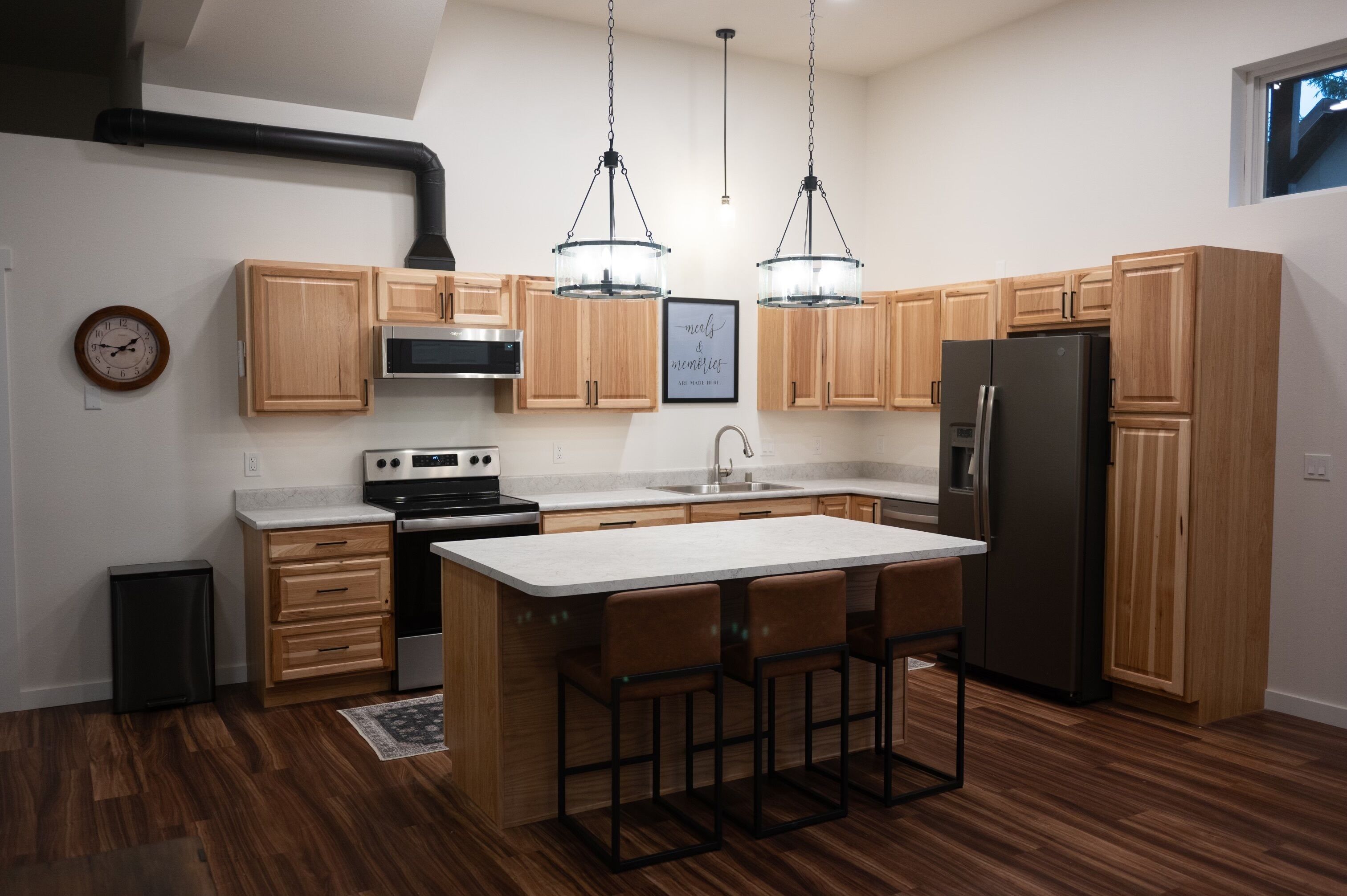 Micro-ondes, four, plaque de cuisson, lave-vaisselle