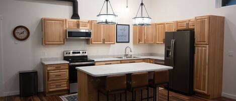 Micro-ondes, four, plaque de cuisson, lave-vaisselle