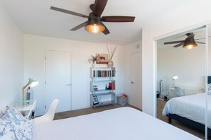 1 bedroom, iron/ironing board, WiFi, bed sheets - San Diego Gem in North PB Close to the Beach and Walkable to Restaurants (San Diego)