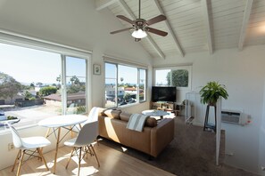 TV - San Diego Gem in North PB Close to the Beach and Walkable to Restaurants (San Diego)