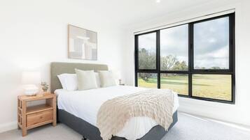 7 bedrooms, WiFi, bed sheets, wheelchair access