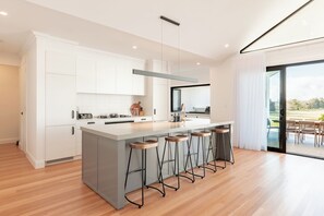 Microwave, oven, stovetop, dishwasher - The Riverside House Country Estate (Burradoo)