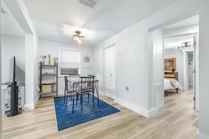 House, Multiple Beds, Patio, Garden View (La Casita) | 2 bedrooms, individually decorated, individually furnished, desk - La Casita Stay for 6 Guests (Tampa)