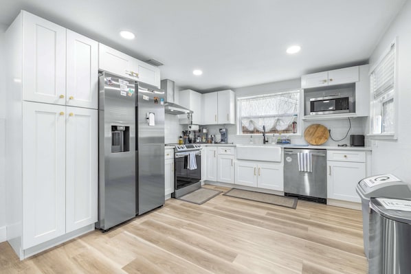 House, Multiple Beds, Patio, Garden View (La Casita) | Private kitchen - La Casita Stay for 6 Guests (Tampa)