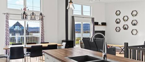 المنشأة من الداخل