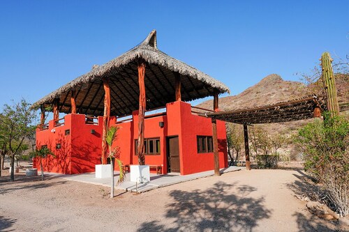 Charming La Paz 3-bedroom house with AC, Wi-Fi & Concierge Experiences