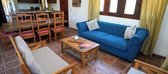 Charming La Paz 3-bedroom house with AC, Wi-Fi & Concierge Experiences